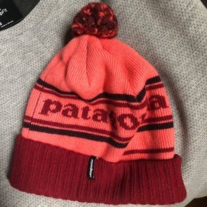 Patagonia pom pom hat